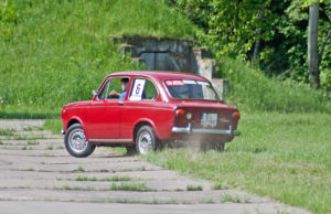 Próba na rzutni granatu Fiat 850, II Rajd Turystyczny Interia Drive Cup Spała fot. Michał Leśniewski