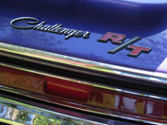 Wyścigowy gliniarz Dodge Challenger 426 Hemi