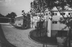 Okrągły warsztat na Dynasach garaż Dynasy